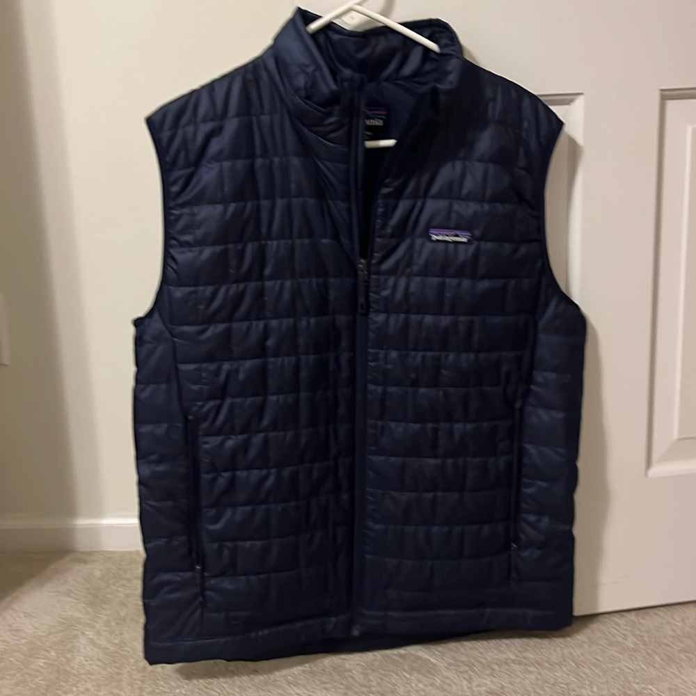 Patagonia men’s lightweight vest never worn!
